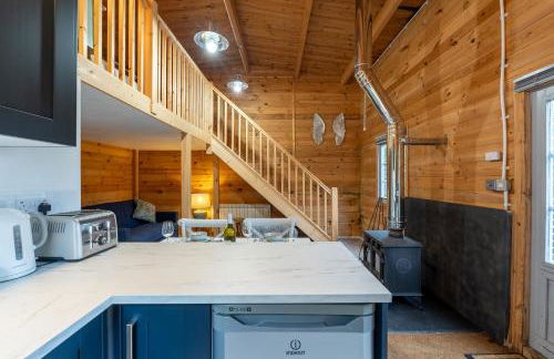 Walliswood Lodge - Wood Burner, Air Con & Wi-fi, Rural Retreat - Foto 42