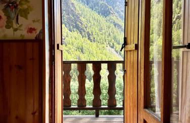 Cozy Three-Room Apartment with Mountain View & Parking - Ussin Chalet - Valtournenche - Foto 25