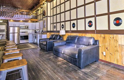 Walk to River Unique Studio in Renovated Bar! - Foto 6