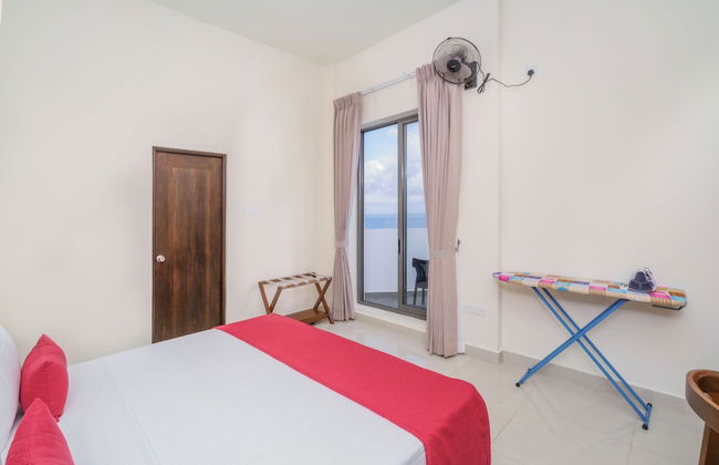 Marine Suites - Photo 14