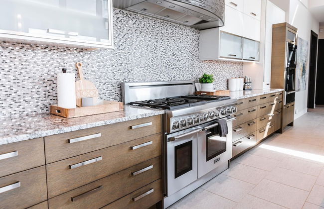 Lakeview Luxury Home in Vineyard w Infinity Pool hot tub - Photo 7