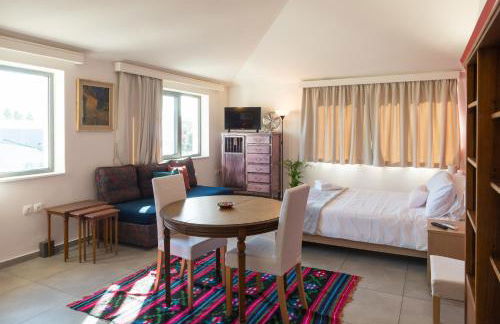 CHROMA Lodge Pikermi - Photo 78