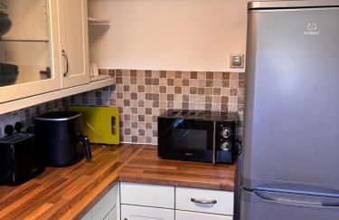 Cozy & Self Contained Garden Bungalow - Foto 16