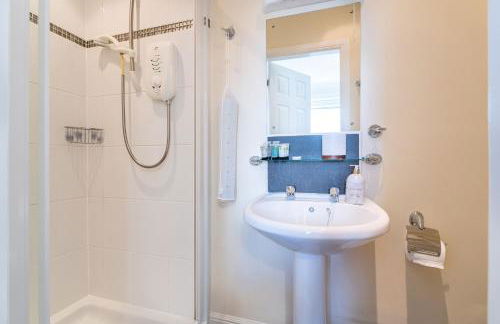 NEW Four Bedroom House - all rooms ensuite - Photo 40