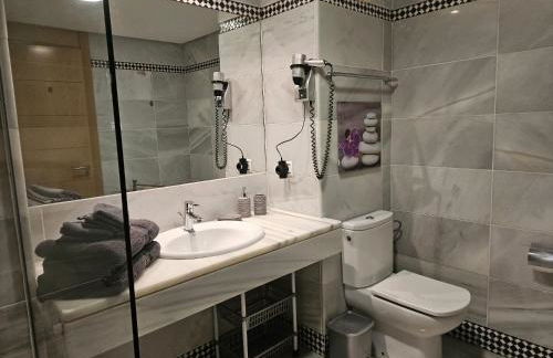 Moderno apto con vistas al puerto, aire acondicionado,wifi,piscina,fácil aparcamiento - Foto 10