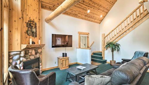 Chalet at Running Y Resort with Wraparound Deck! - Foto 5