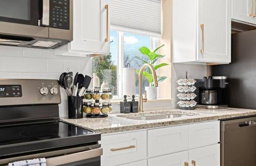 New! Charming Upper Unit in the Heart of Roseville - Foto 2