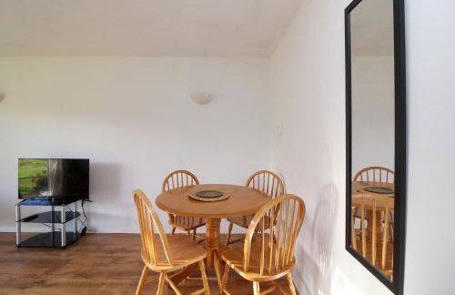 Neat 2 bedroom ground floor flat - Foto 2