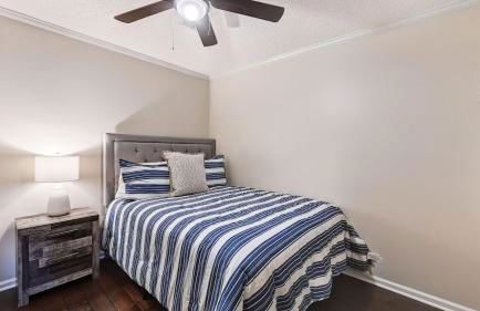 Lakefront Home Private Dock, Tiki Bar, Firepit Shore to Please by Avantstay - Foto 69