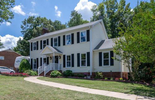 Firepit Games Grill Hot Tub Arcade & King Bed - Photo 38