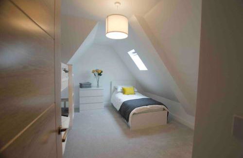 New stylish 4 bed house moments from Clacton beach - Foto 37