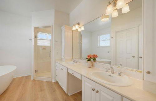 Lazy Bones - Vacation Home Near the Beach with Private Pool & Golf Cart - Foto 18