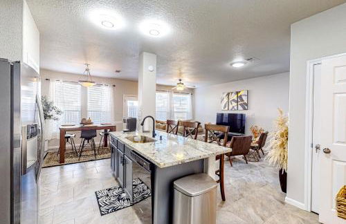 3 Mi to Downtown Conroe Updated Townhome with Yard - Foto 11