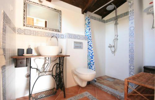 Three Sisters, absolutely unique stone houses, 200 m from the beach - Photo 7