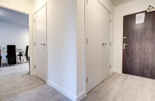 2BR Flat - Walk to Elizabeth Line - Free Parking - Foto 25