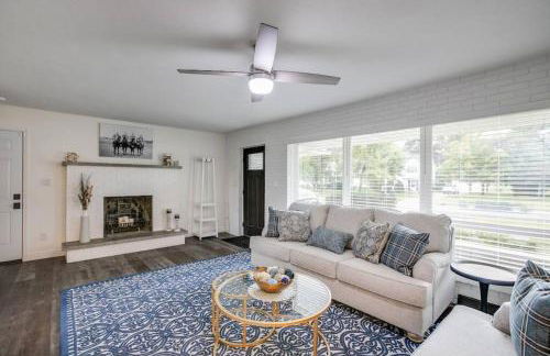 Beautifully Renovated Home Corner of ND and Angela - Foto 1