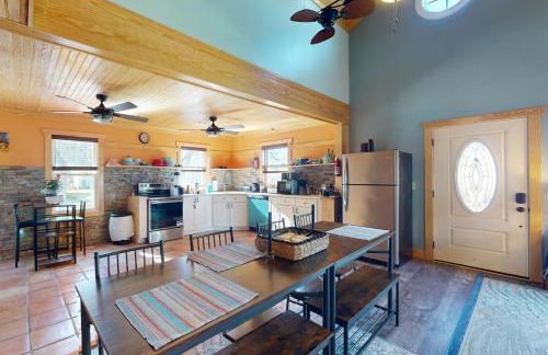 Coastal home with private hot tub and fire-pit, close to local attractions - Foto 6