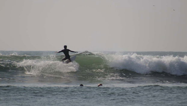 Curso de surf en Playa Makaha - Foto 3