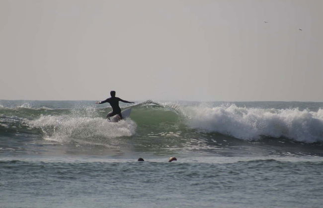 Curso de surf en Playa Makaha - Foto 3