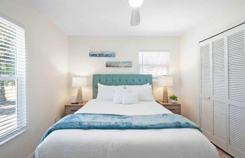 3BR Family Getaway Steps to Sand & Sun - Foto 14