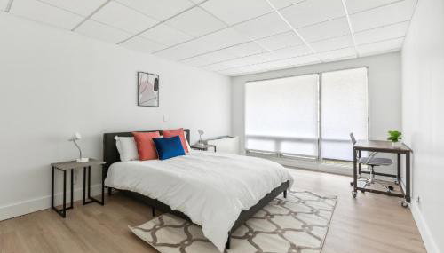 East 120 I Modern Refinished Apt Downtown I Gym - Foto 2