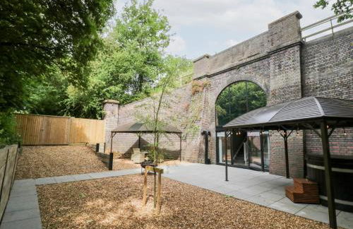 The Tunnel at Bridge Lake Farm and Fishery - Foto 24