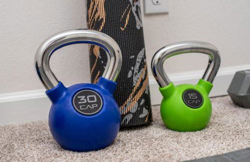 Beautiful 6 bed 3 bath home in quiet neighborhood - Foto 17