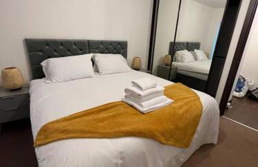 Dartford Lux Stay 1 bedroom apartment- free parking next to station - Photo 6