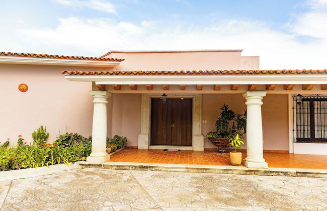 Casa Jacarandas - Photo 1