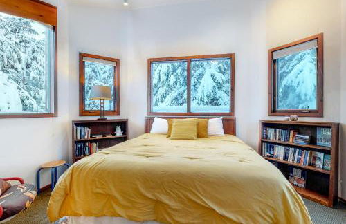 Compton's - Photo 17