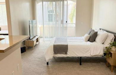 Sunny Marina Del Rey Apartment- Hot Tub, Game Room, BBQ, Projector - Photo 8