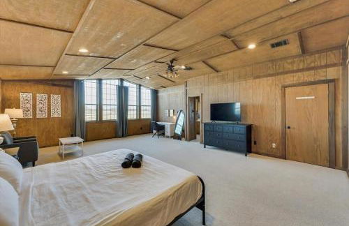 Spacious Ranch Style Home w Cinema Room - Foto 20