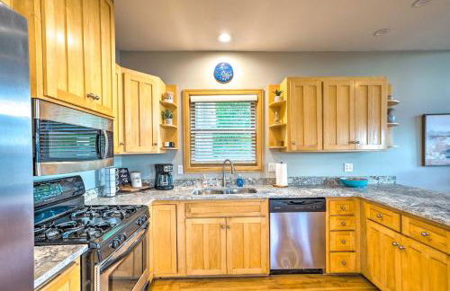 Waterfront Mound Retreat with Dock and Lake Access! - Foto 10