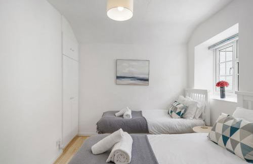 The Boy's Cottage - Photo 20