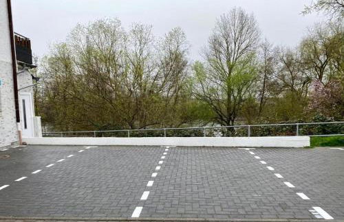 OVER RIVER near FRANKFURT-130 QM-4 ROOMS- 6 BEDS- FREE PARKING- AC - Foto 17