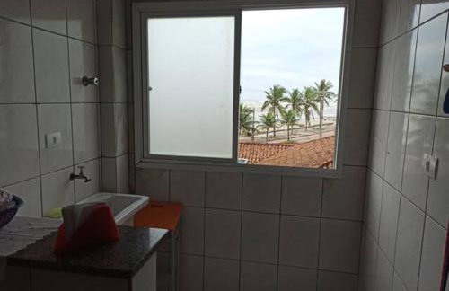 Ótimo Apartamento Frente ao Mar em Mongaguá - Foto 16
