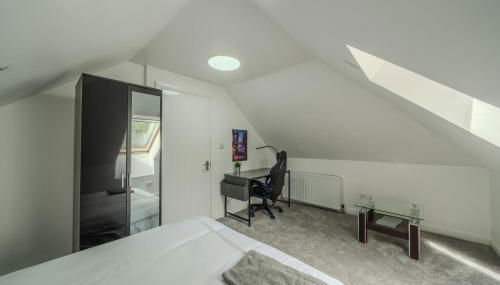 Modern 4-Bed Retreat in Prestwich, Perfect for Weekend Getaways - Foto 3