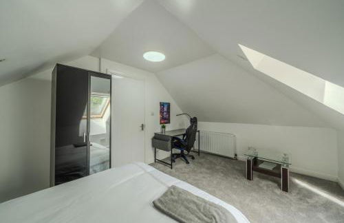 Modern 4-Bed Retreat in Prestwich, Perfect for Weekend Getaways - Foto 3