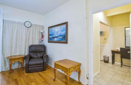 6 bedrooms, Walking distance to airport - Foto 33