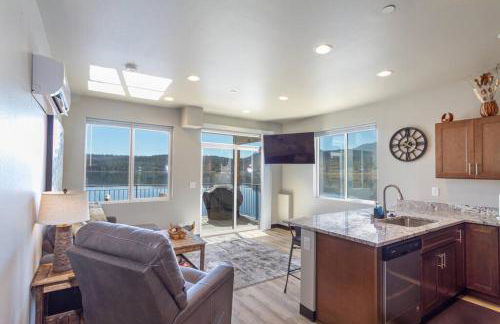 Gorgeous Triplex Unit With Spectacular Lake Views! - Foto 13