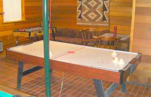 Spacious and Rustic Cabin Rental in the Woods near Catoctin Mountain Park, Maryland - Foto 19