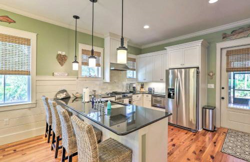 Breezy Home with Grills, Pool and Beach Access! - Foto 7