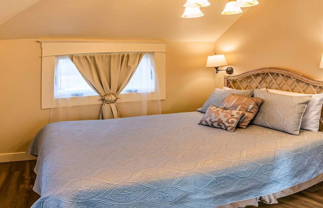 Redtail Suites ~ Entire Home ~ Sleeps 12 ~ Tesla Station - Foto 13