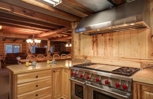 Grey Wolf Retreat by KABINO Sleeps 20 Commercial Kitchen Fire Pit WiFi Bunk Beds - Foto 21