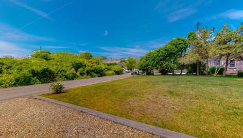 1 Mi to Dtwn Nantucket! Family Getaway with Deck - Photo 2