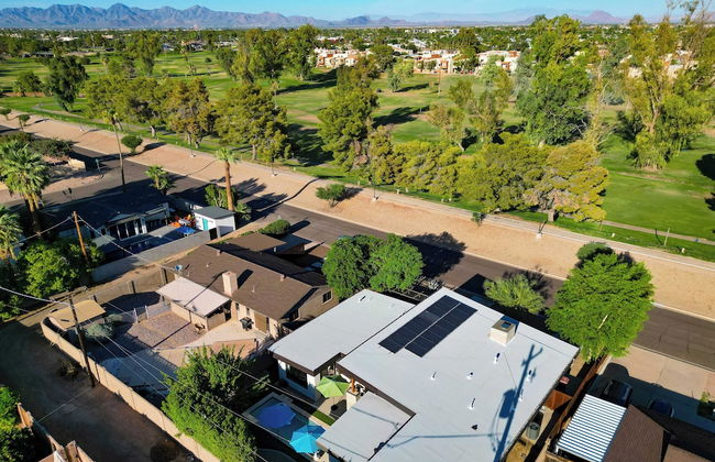 Sundrenched by Avantstay Pool, Mins to Old Town - Foto 45