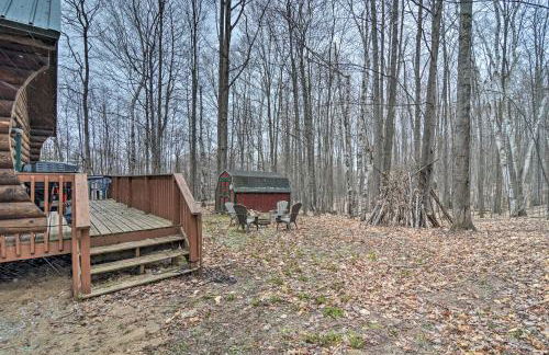 Secluded Gaylord Cabin with Deck, Fire Pit and Grill! - Foto 25