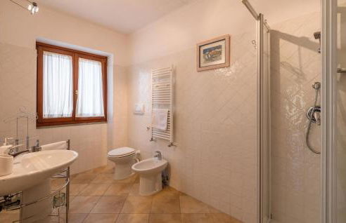 4 Bedroom Lovely Apartment In Nerola - Foto 40