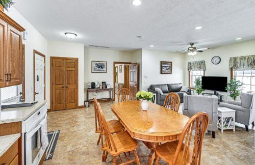 Near Shipshewana and Amish Country Patio and Grill! - Foto 10