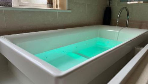 Spacious 2-Bedroom Duplex with Jacuzzi Bath and Free Gated Parking - Foto 4